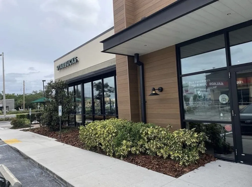 Professional lawn care service experts serving Orlando, FL - FC Lawn Service & Landscaping