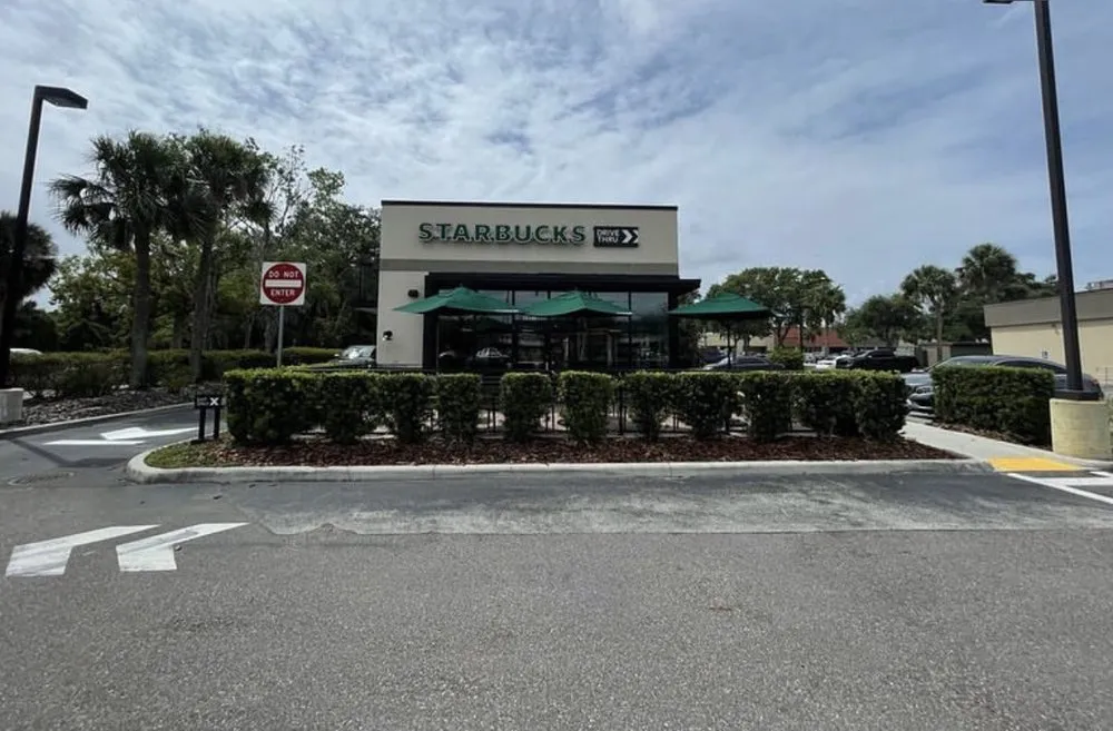 Top-rated yard maintenance experts serving Orlando, FL - FC Lawn Service & Landscaping