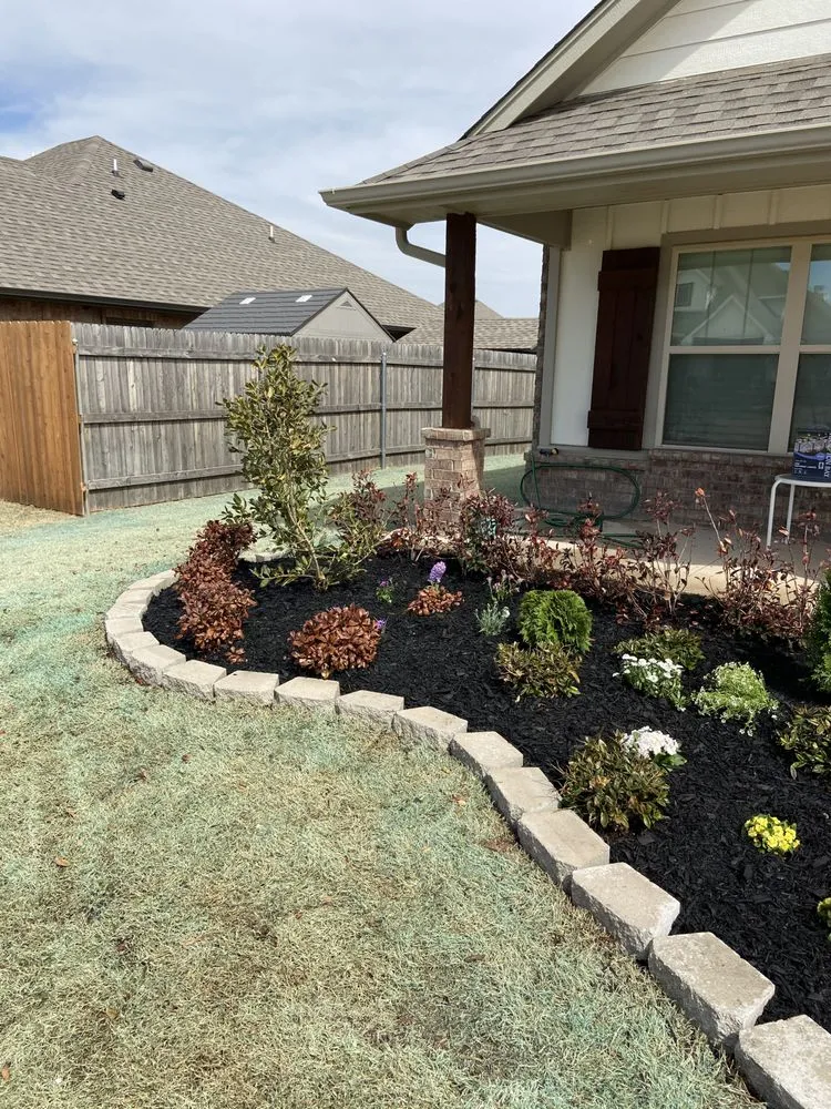 Reliable yard maintenance in Moore, OK by Fco Great Landscaping