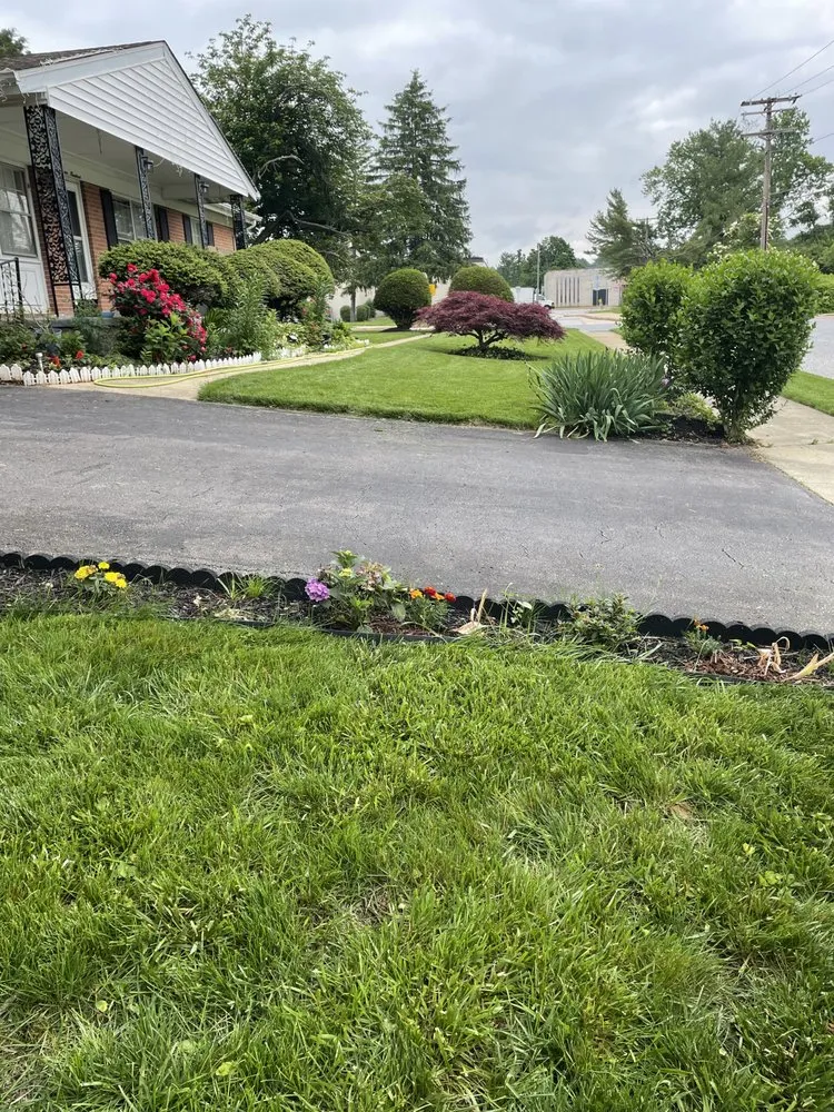 Affordable yard maintenance for homes in Hunt Valley, MD by F&D Lawnscaping