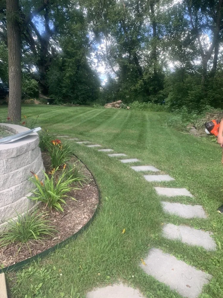 Affordable lawn care service for beautiful yards across Elgin, IL - Feed And Spray Solutions
