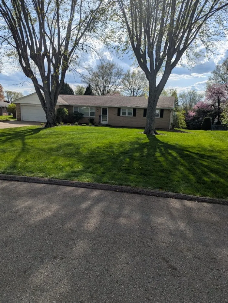 Reliable yard cleanup service for year-round maintenance across Akron, OH - Feiteira's Landscaping