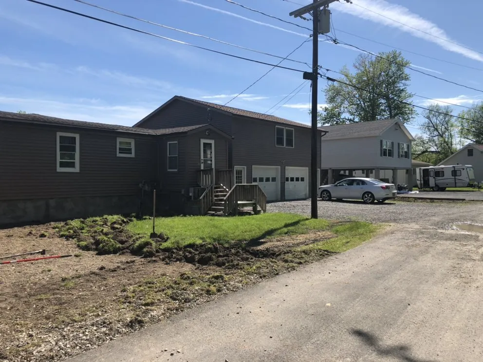 Professional yard maintenance in Syracuse, NY - Feliciano Landscape