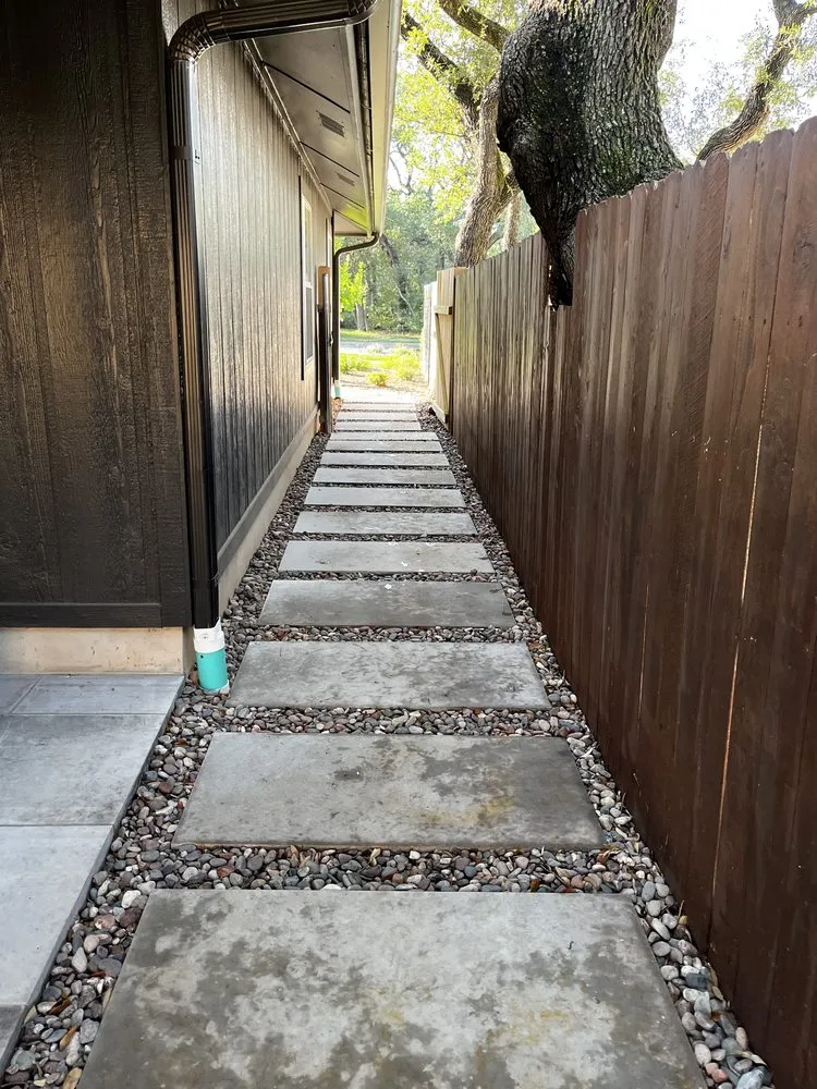 Top-rated lawn mowing service near you in Taylor, TX by Felipe’s Landscape & Masonry