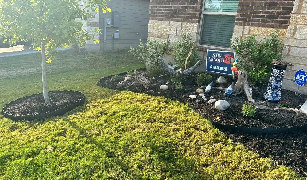 Custom landscaping services with custom design in Taylor, TX by Felipe’s Landscape & Masonry