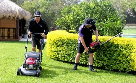 Local lawn mowing service for beautiful yards in Chicago, IL by Felipe’s Lawn Care & Snow Removal Services