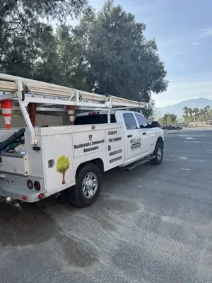 Felix Gardening & Landscaping Logo