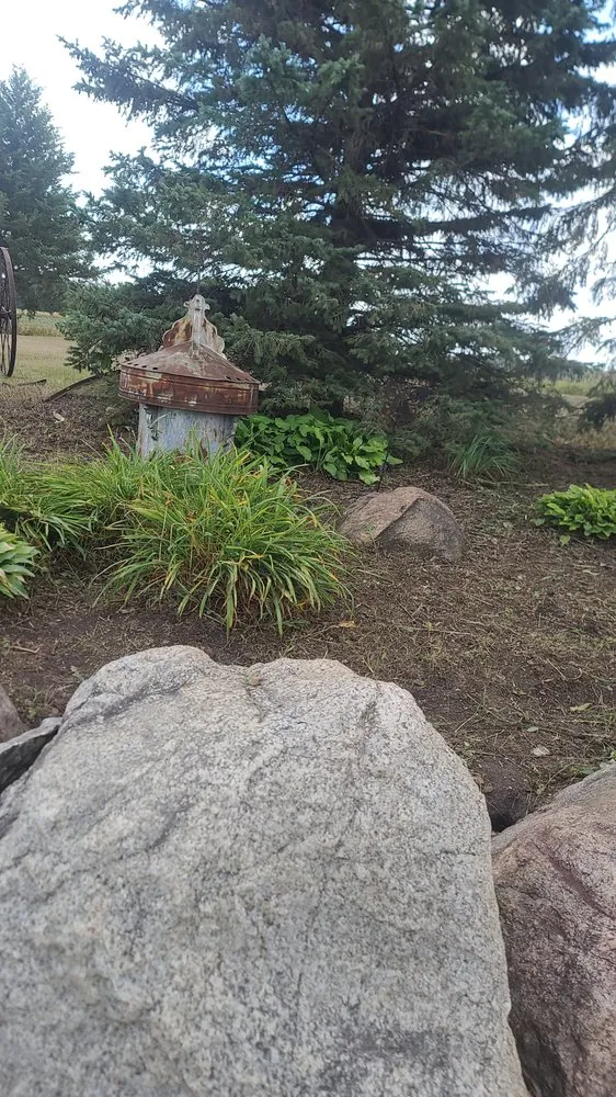 Professional lawn care service experts serving Jordan, MN - Felix Gonzalez