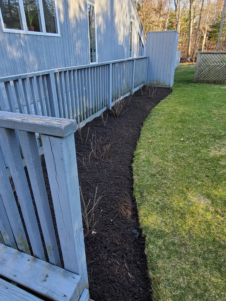 Affordable yard cleanup service with custom design across Hampton Bays, NY - Felix Guevara Landscaping