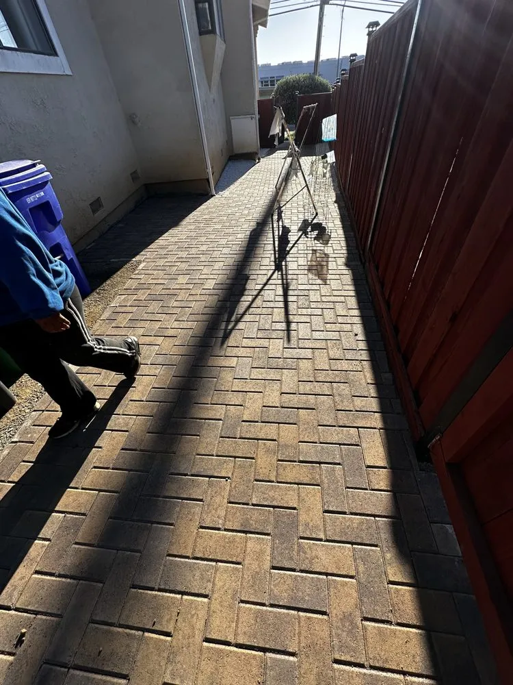 Local lawn mowing service in Oakland, CA by Felix landscape fencing