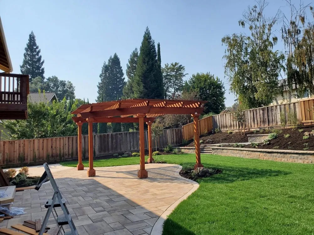 Local yard maintenance in Oakland, CA by Felix landscape fencing