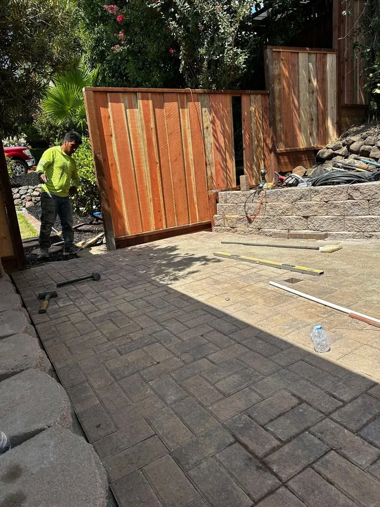 Custom landscape design for homes in Oakland, CA by Felix landscape fencing