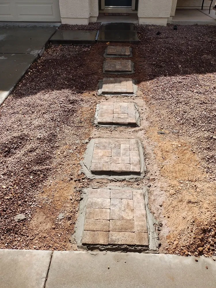 Affordable landscaping services for year-round maintenance in Phoenix, AZ by Felix Landscape