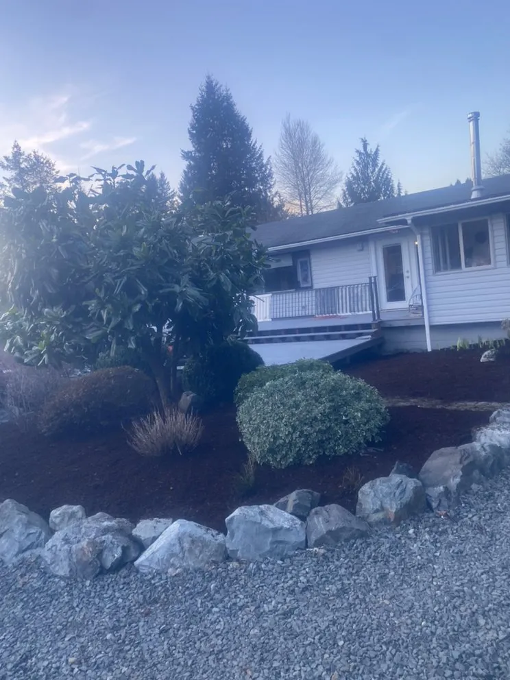 Expert garden landscaping in Everett, WA by Felix’s Landscape