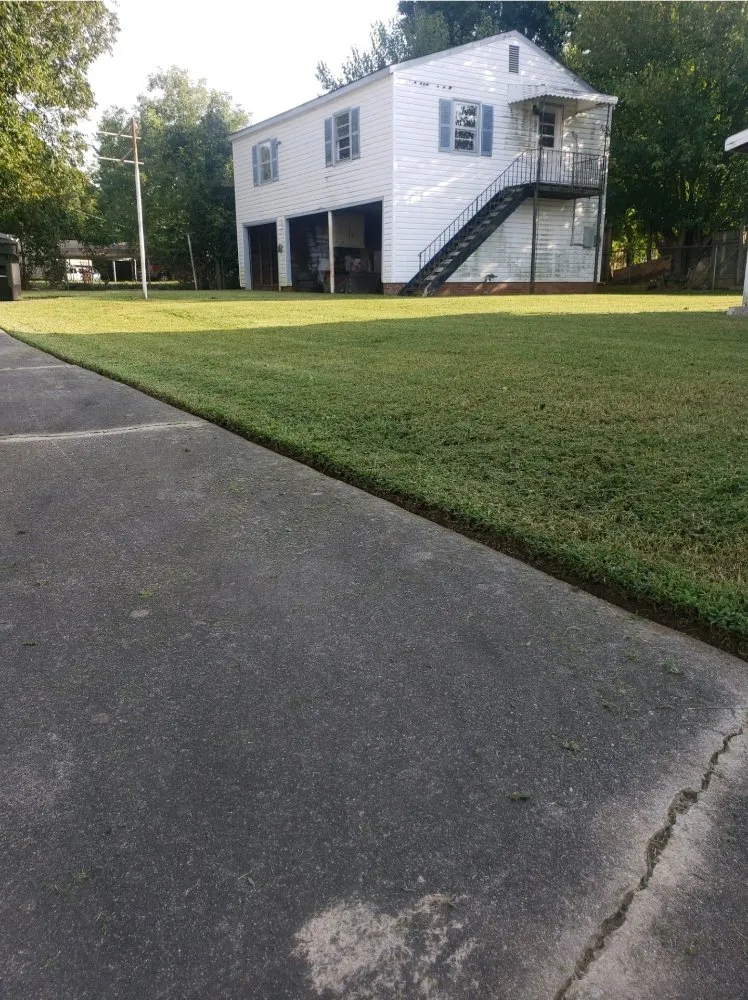 Top-rated landscaping services in Burlington, NC by Felton Lawn Care