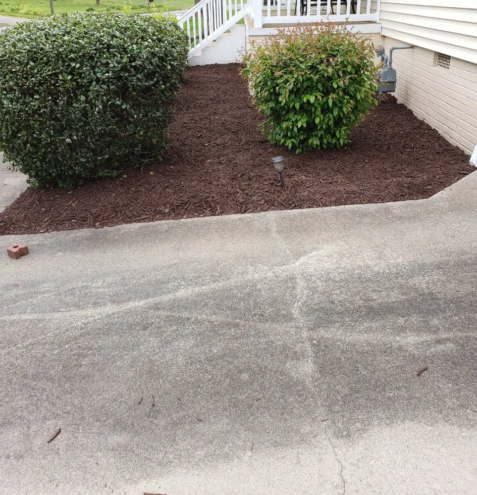 Reliable lawn mowing service for beautiful yards across Burlington, NC - Felton Lawn Care