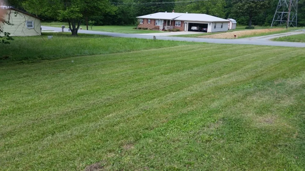 Top-rated lawn mowing service in Burlington, NC - Felton Lawn Care