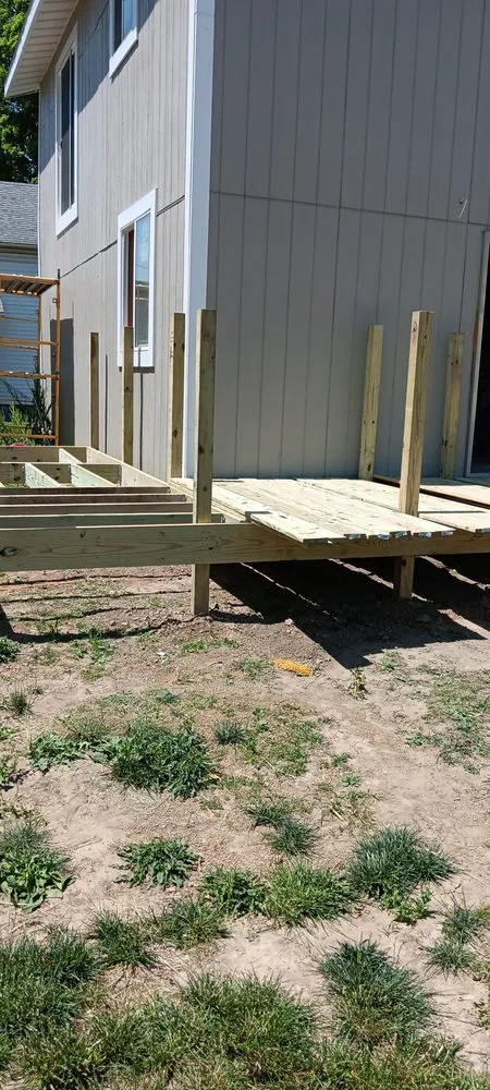 Reliable yard maintenance in Tiffin, OH - Fence And Moore