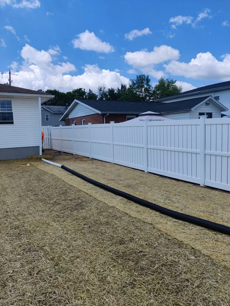 Affordable yard cleanup service experts serving Scranton, PA - Fence to a T