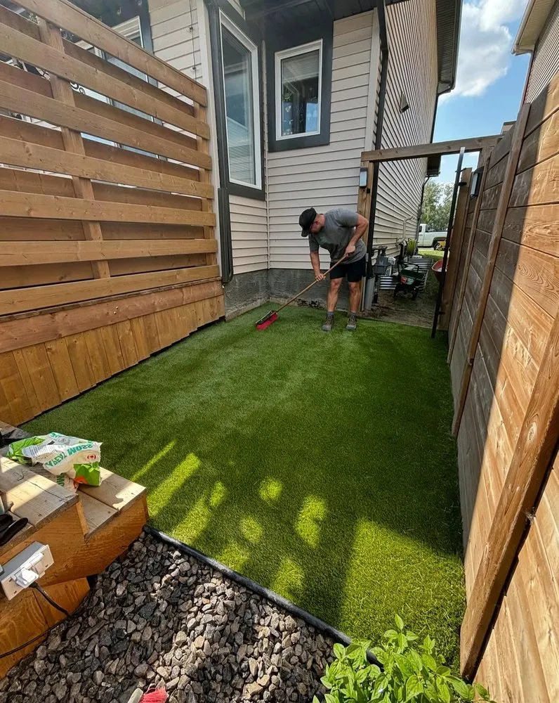 Professional lawn care service with custom design in Tampa Bay, FL by Fern Cliff Lawn Care