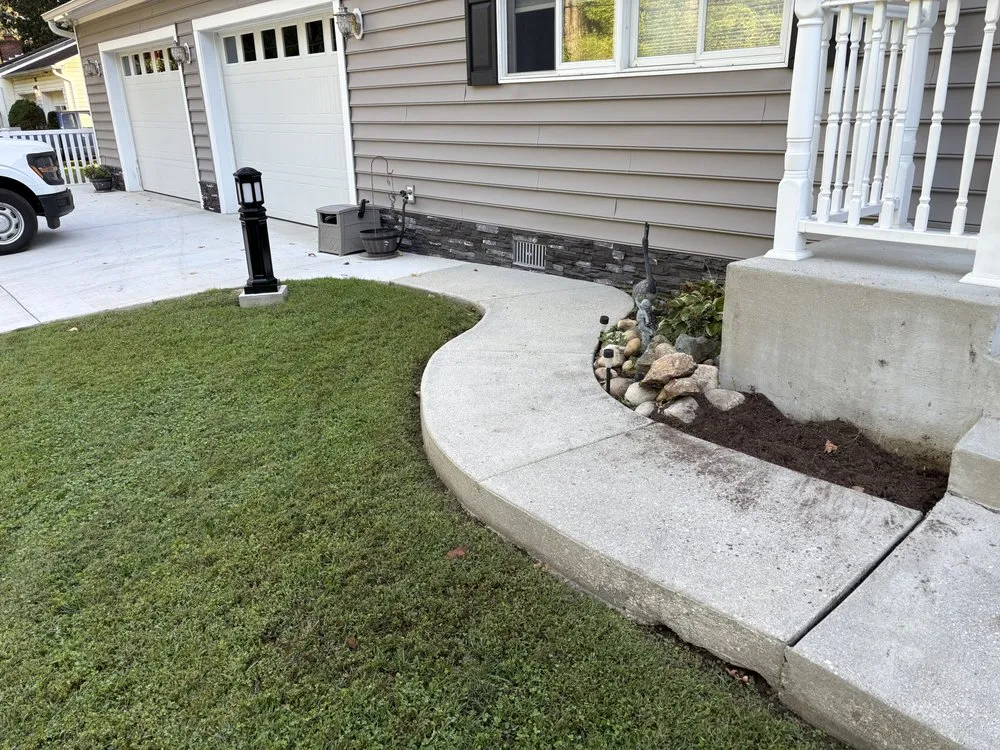 Professional yard cleanup service for homes across Clinton, MD - Fernan Landscaping