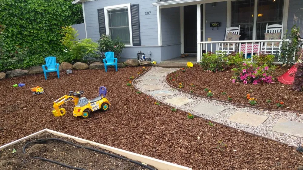 Professional yard maintenance in East Palo Alto, CA - Fernanado Arrellin Landscaping & Construction