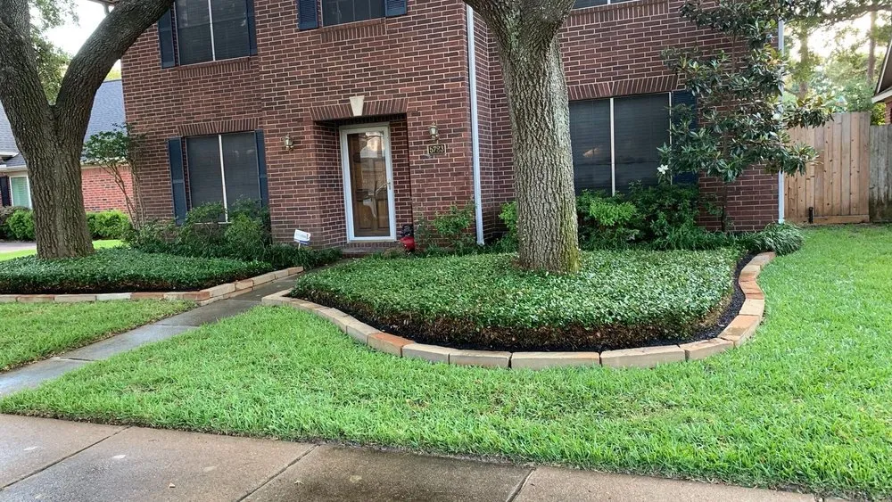 Custom yard maintenance in Houston, TX by Fernandez Landscape Contractors Services