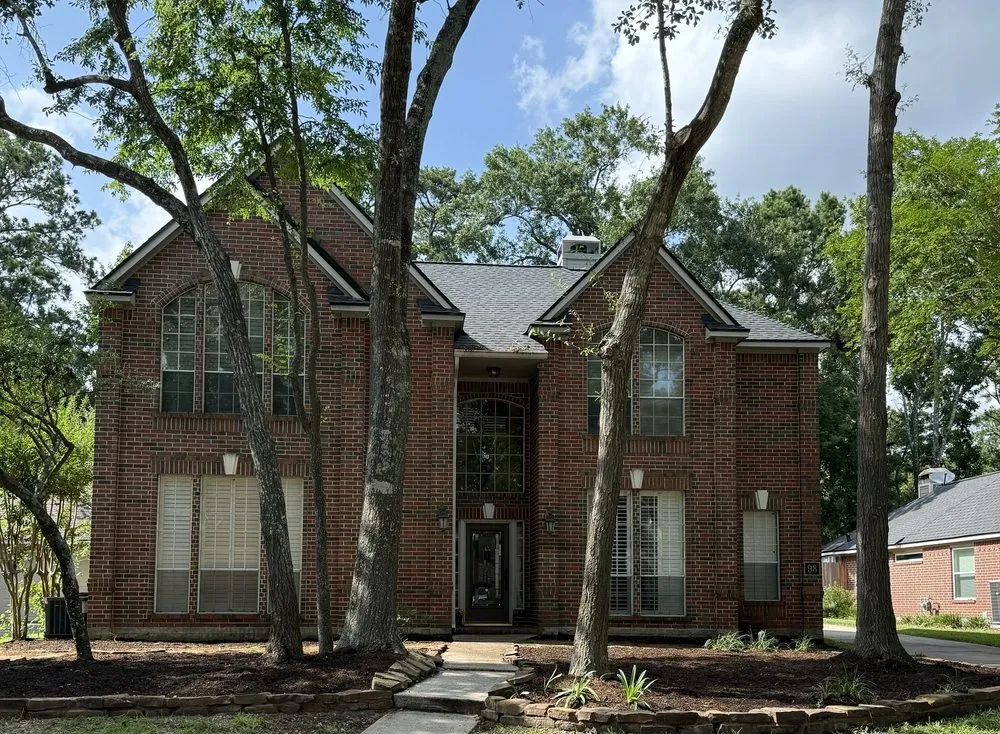 Local yard cleanup service for beautiful yards across Houston, TX - Fernandez Landscape Contractors Services