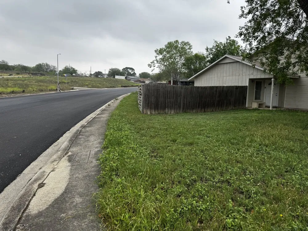 Reliable garden landscaping in San Antonio, TX by Fernandez Lawncare