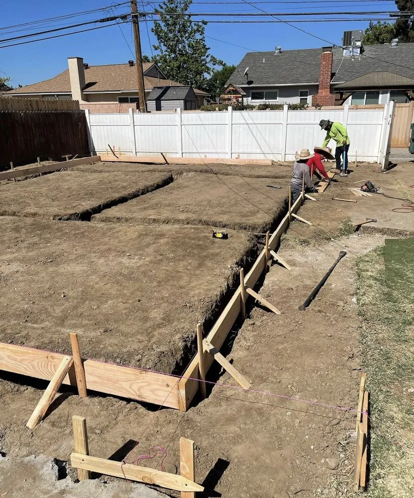 Top-rated yard cleanup service for residential properties in Los Angeles, CA by Fernando Avilas Concrete & Landscape