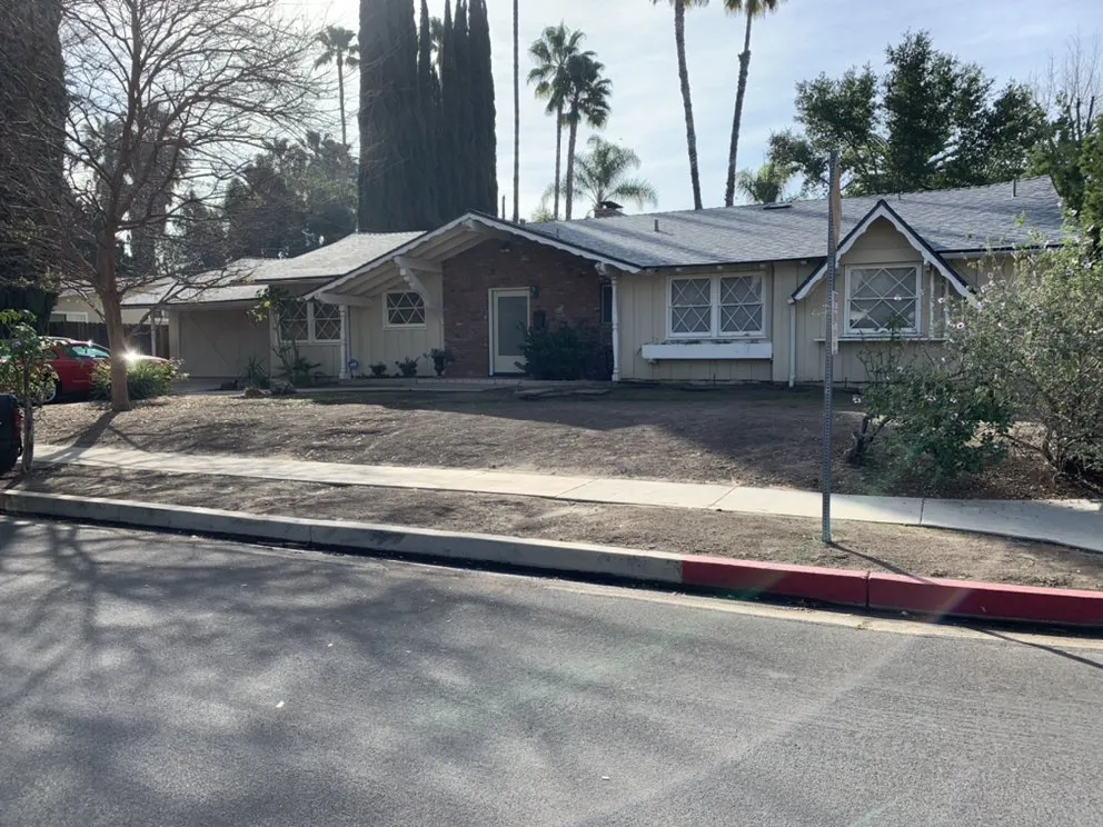 Top-rated yard cleanup service experts serving Los Angeles, CA - Fernando Avilas Concrete & Landscape