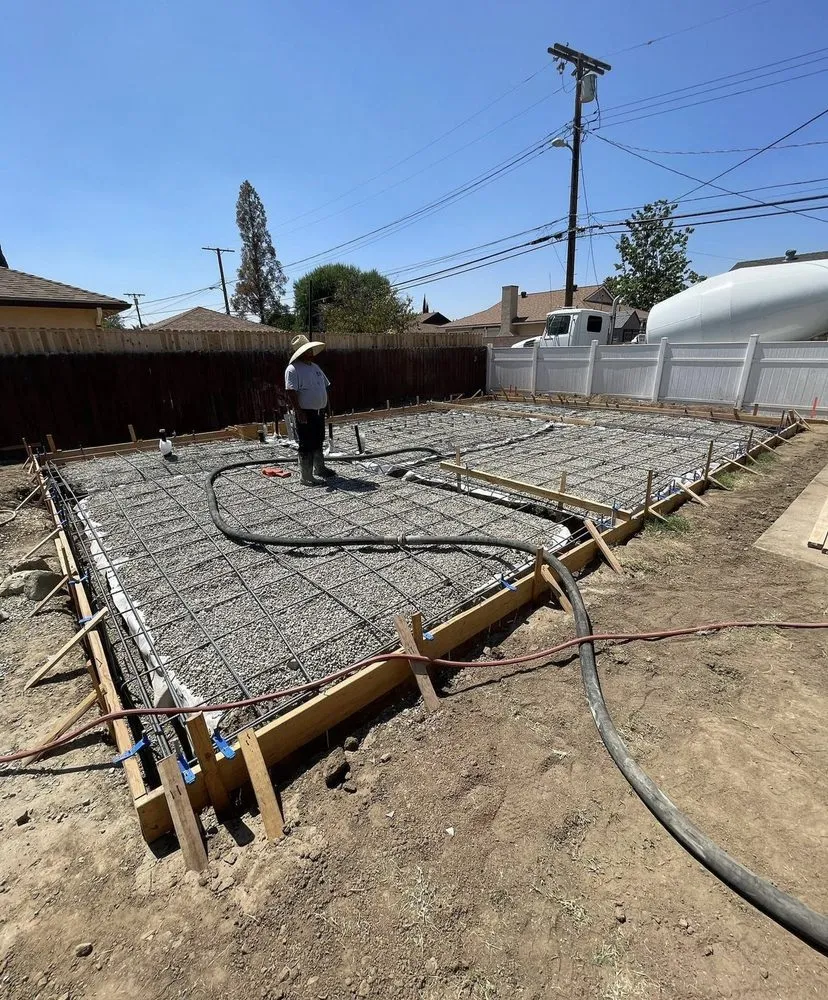 Affordable yard cleanup service in Los Angeles, CA by Fernando Avilas Concrete & Landscape