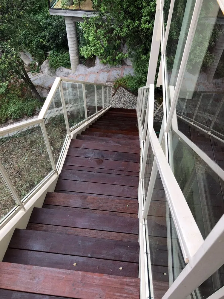 Expert yard cleanup service for beautiful yards in Burlingame, CA by Fernando Cuevas Landscaping