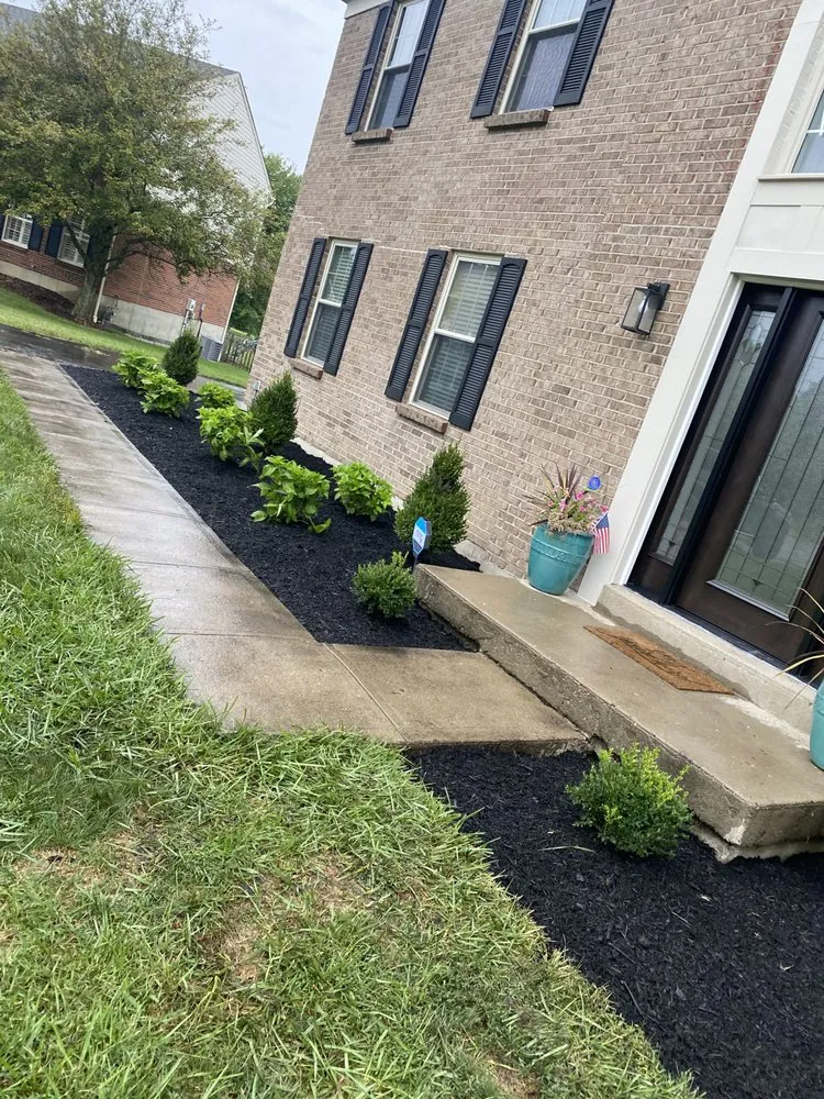 Custom lawn care service in Cincinnati, OH by Fernando Escobar Landscaping And Lawn Care Service