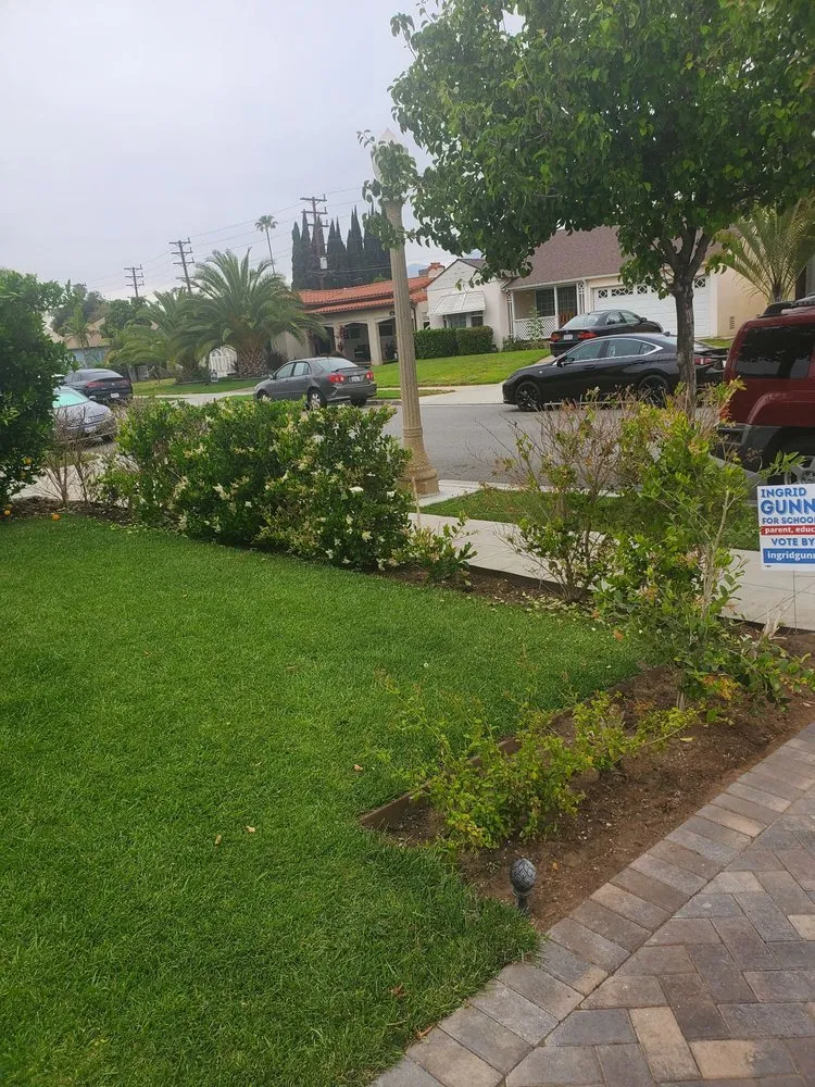 Local garden landscaping for beautiful yards across Los Angeles, CA - Fernando’s Complete Landscape & Hardscape