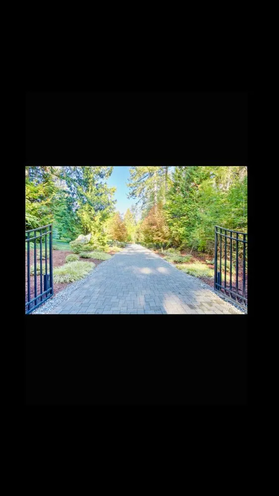 Top-rated yard cleanup service in Renton, WA by Fernando's Landscaping