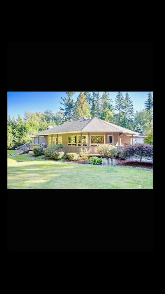 Top-rated outdoor landscaping with custom design in Renton, WA by Fernando's Landscaping