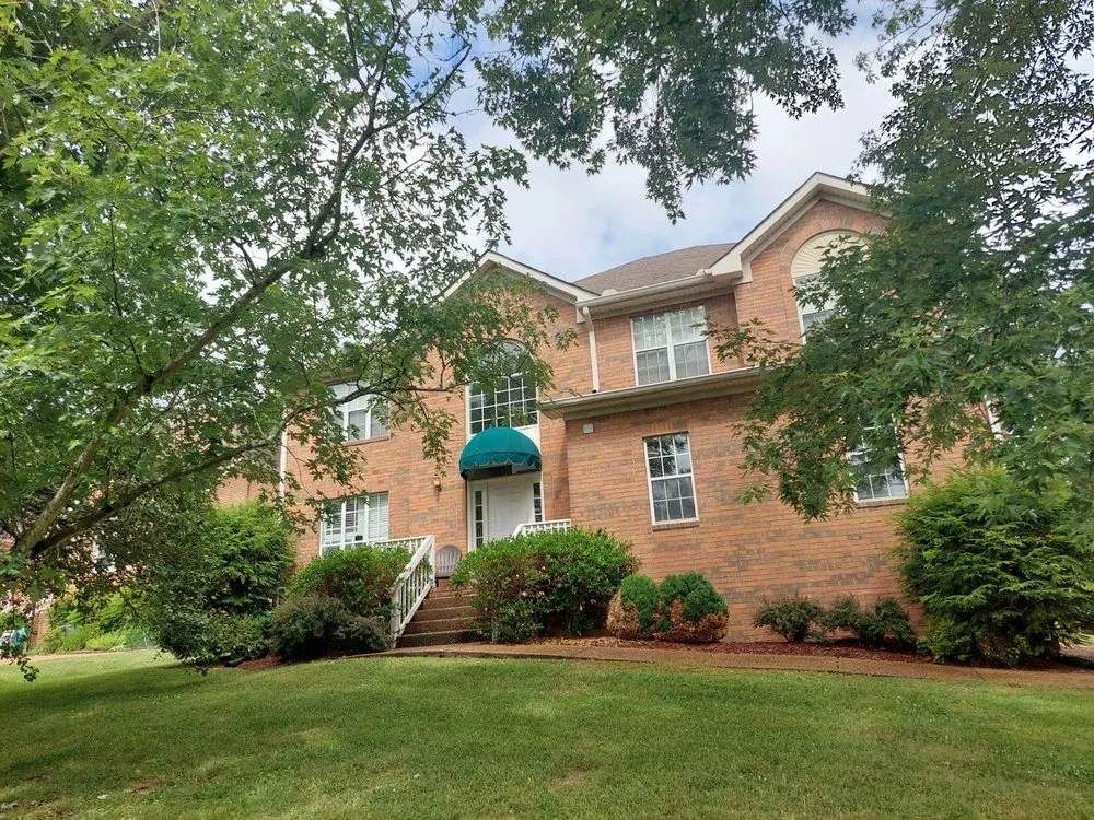 Custom yard cleanup service in Shelbyville, TN - Fernando's Landscaping