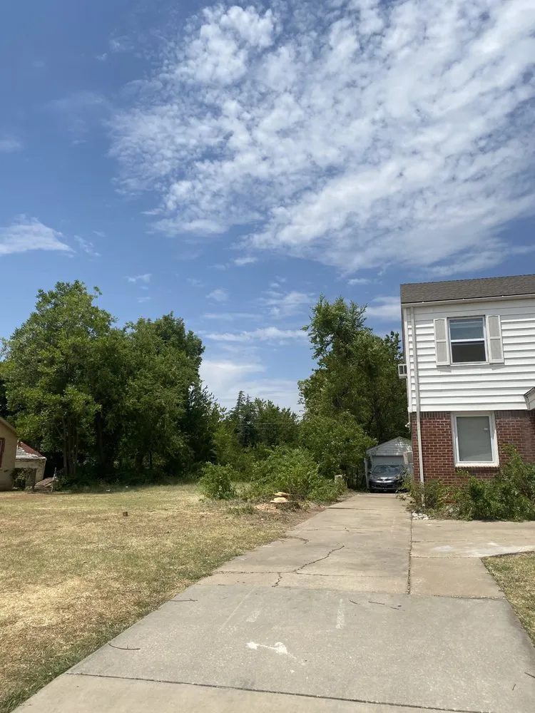 Professional lawn care service in Oklahoma City, OK - Fernando’s Tree & lawn service