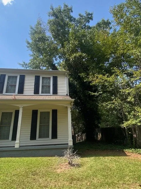 Professional lawn care service for beautiful yards in Stone Mountain, GA by Fernando´s Tree Services