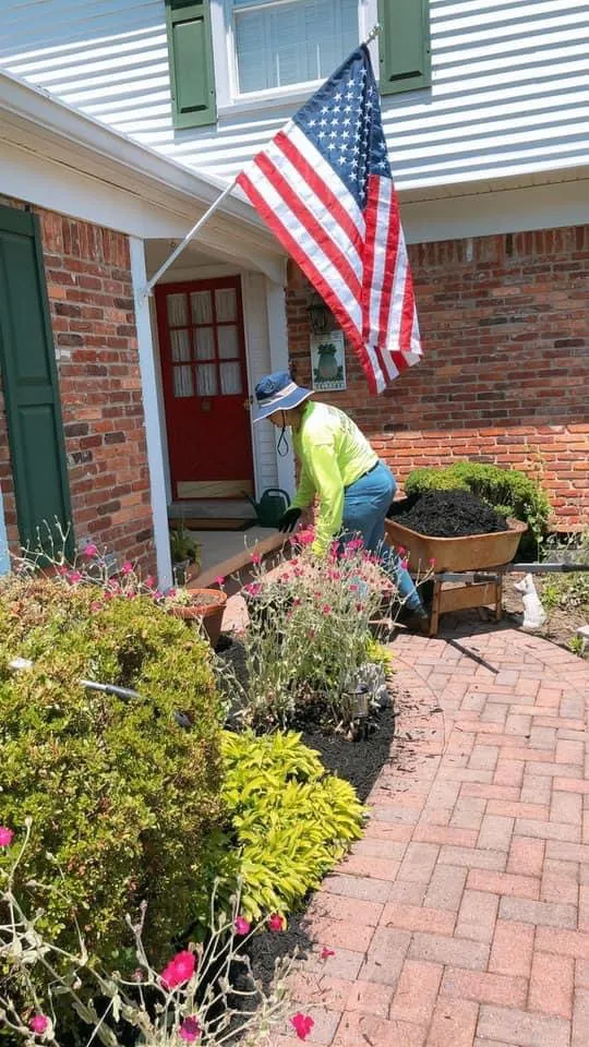 Custom residential landscaping in Montgomery Village, MD by Ferrans Landscaping