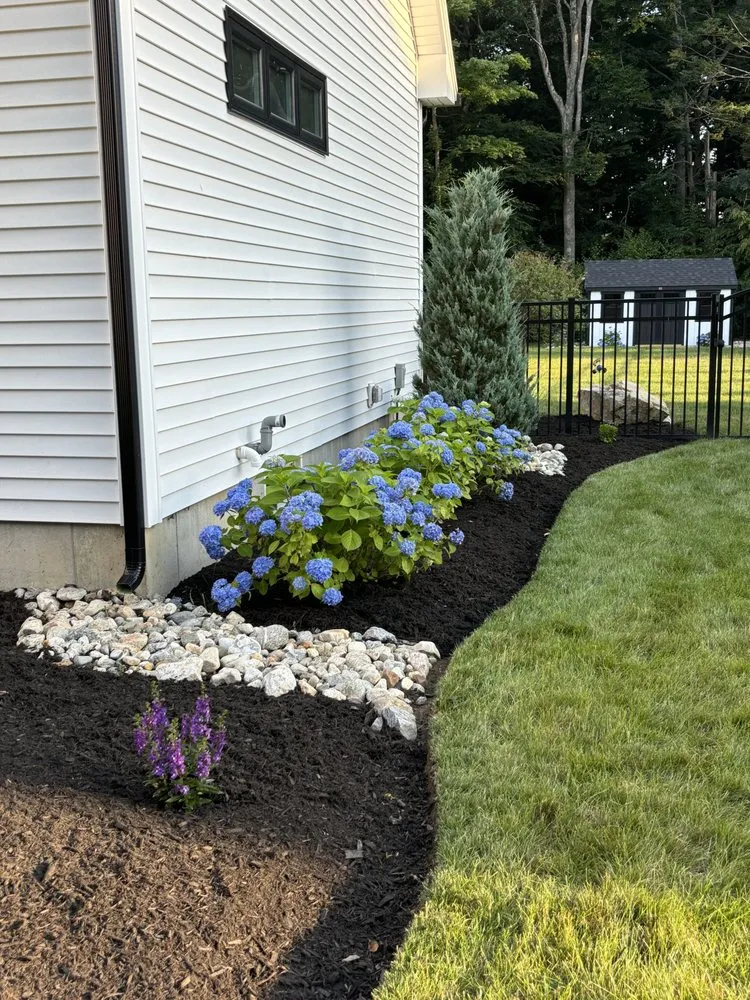 Trusted lawn mowing service experts serving Suffield, CT - Ferrari Lawn & Landscape