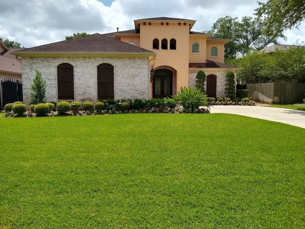 Professional lawn care service with custom design across Brookshire, TX - Fertig Fertilizing