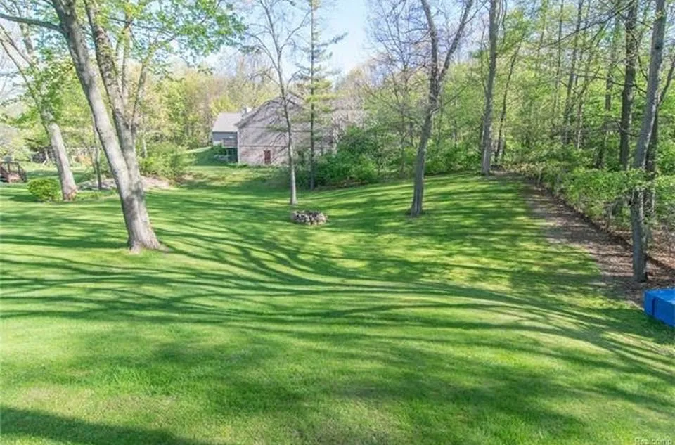 Affordable landscape design in Warren, MI by Fertilizer Plus