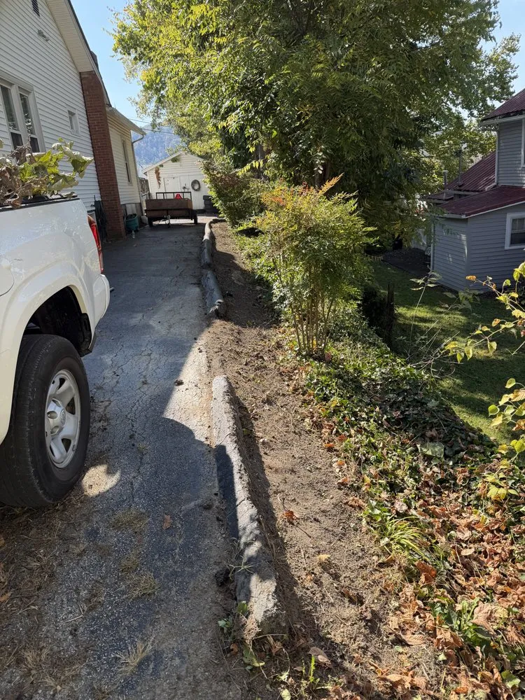 Affordable landscaping services in Irvine, KY - Fescue Cuts & Mulching