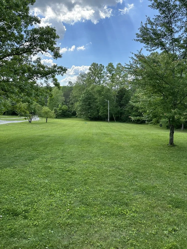 Reliable yard cleanup service in Irvine, KY by Fescue Cuts & Mulching