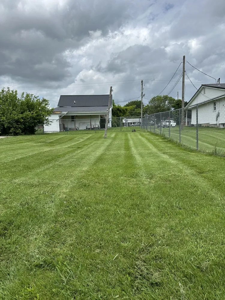 Custom landscape design in Irvine, KY - Fescue Cuts & Mulching