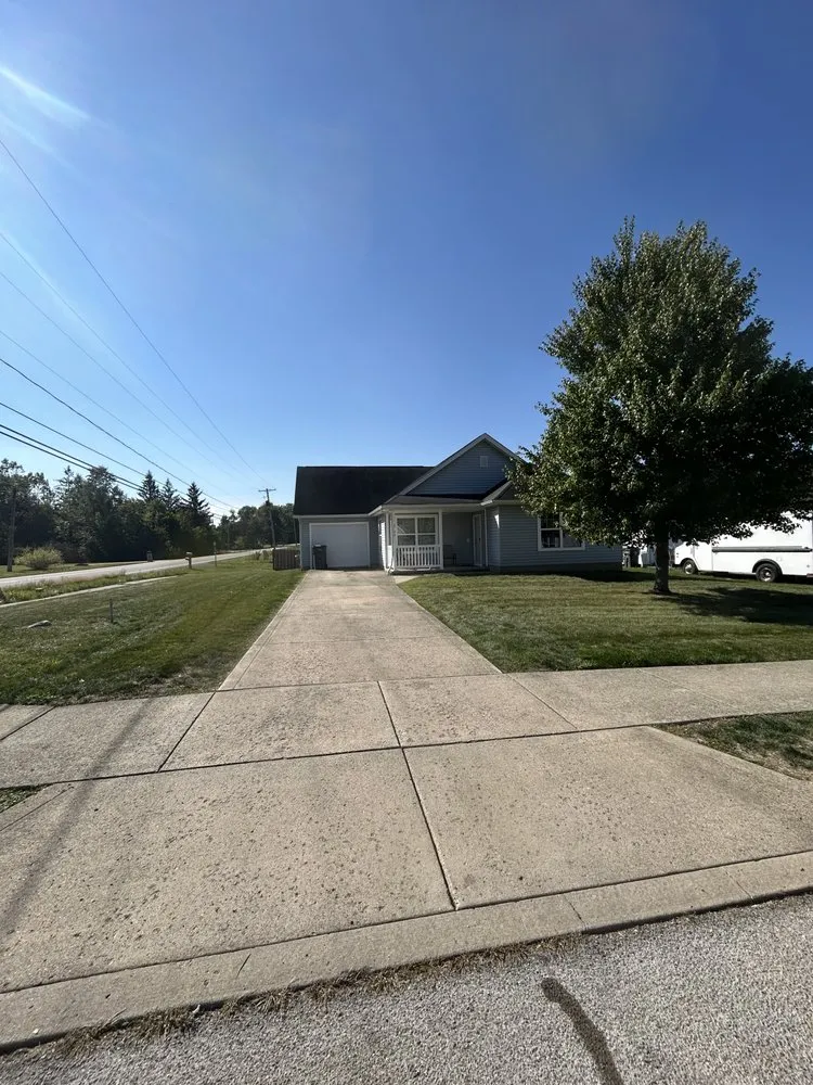 Trusted lawn mowing service in Youngstown, OH by FF Magic Garden Service