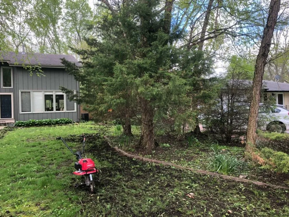 Custom lawn care service experts serving Rockford, IL - F&G Family Landscaping