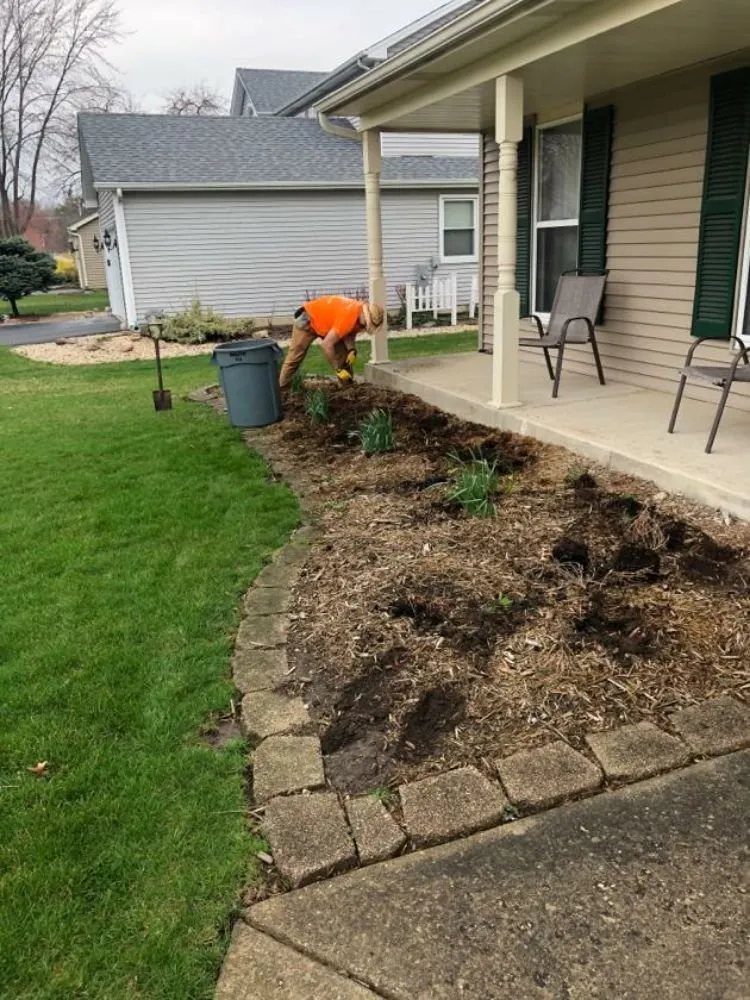 Custom landscaping services experts serving Rockford, IL - F&G Family Landscaping